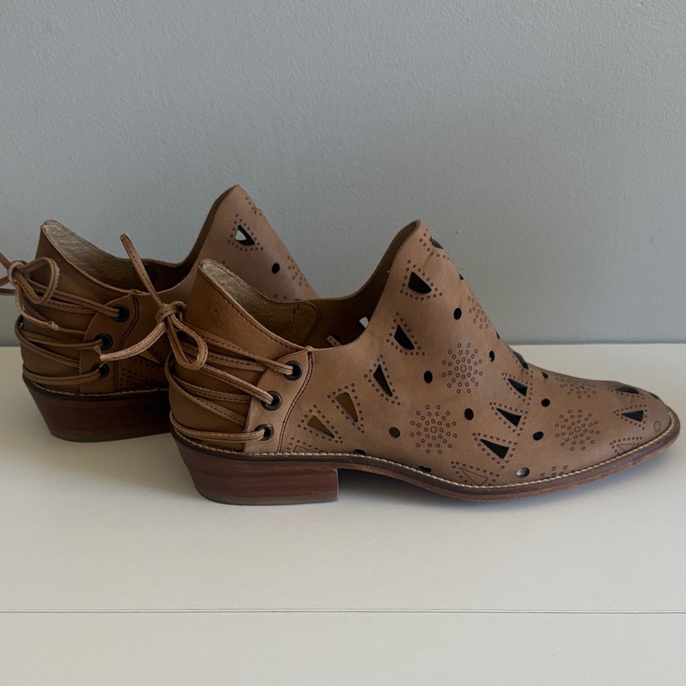 Musse & Cloud Brown Laser-Cut Leather Lace-Back Mules